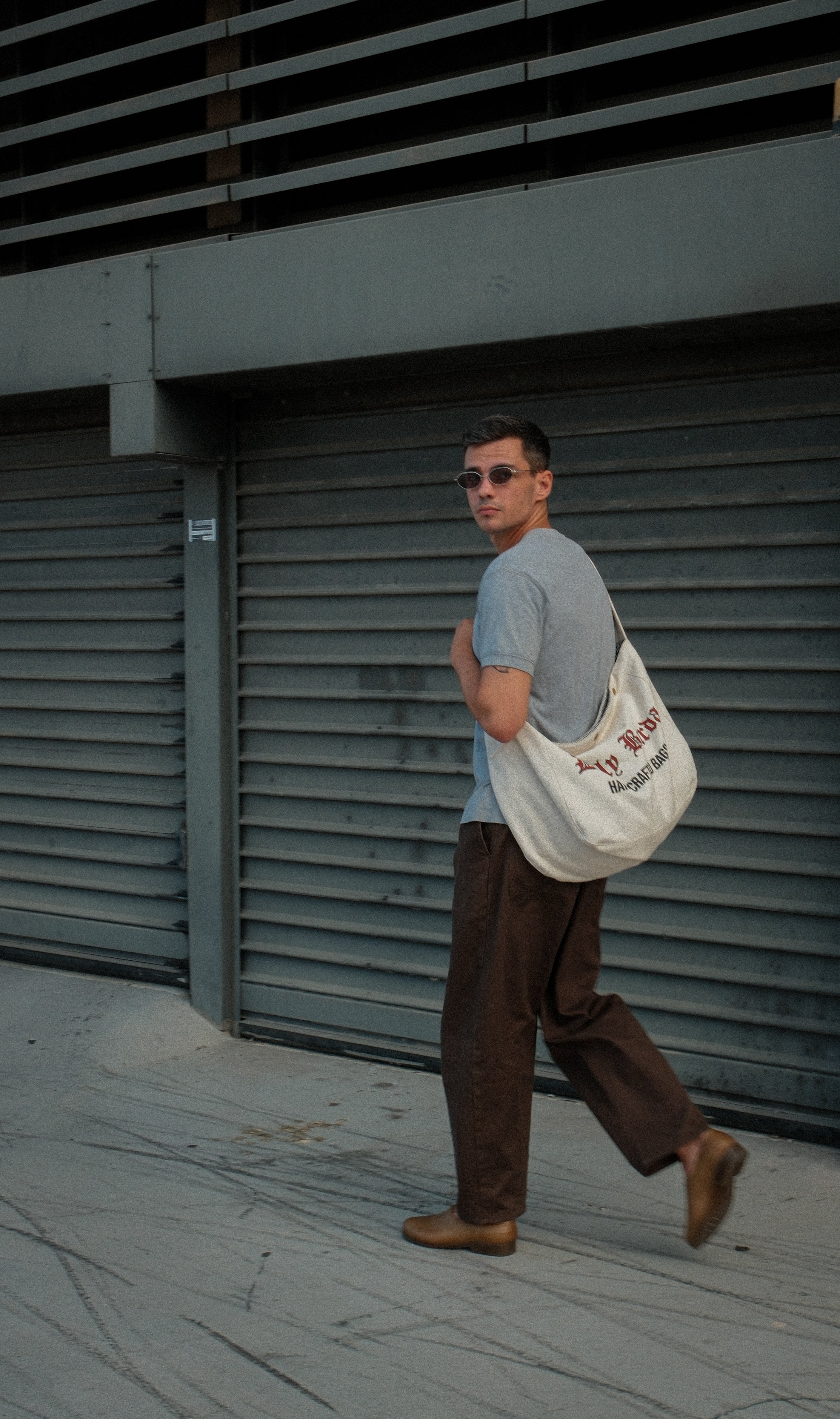 BA04 - The Newspaper Bag Rouge