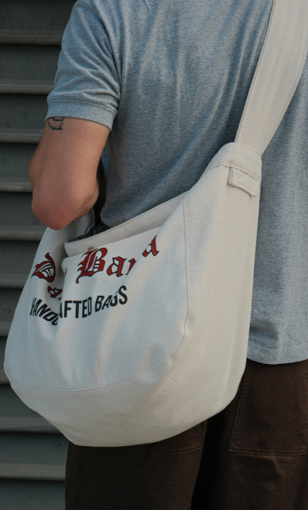 BA04 - The Newspaper Bag Rouge