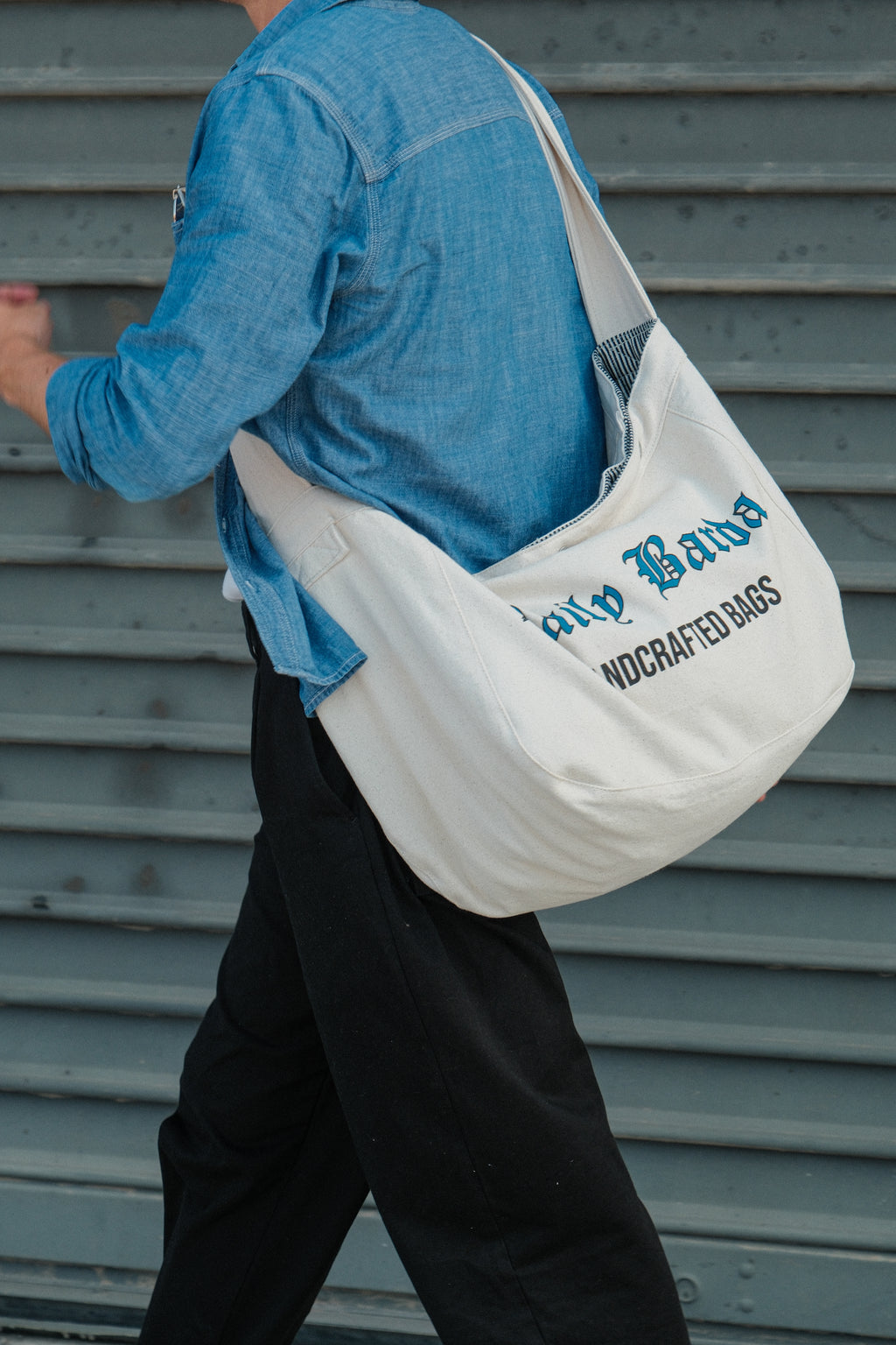 BA04 - The Newspaper Bag Bleu