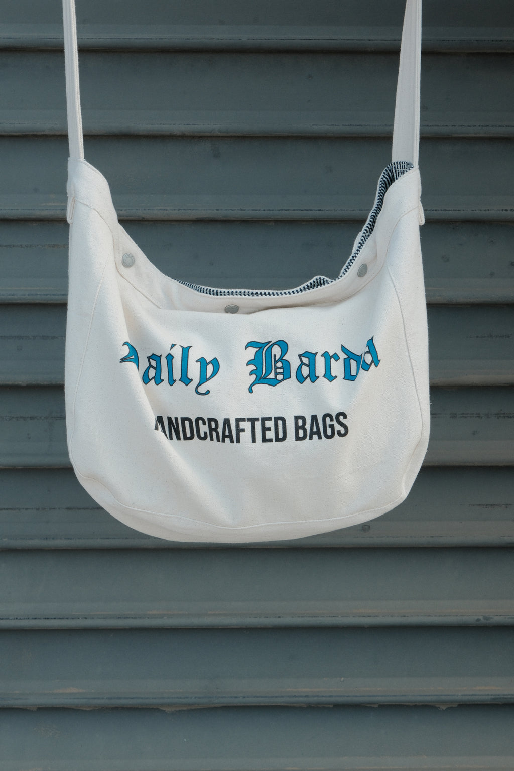 BA04 - The Newspaper Bag Bleu