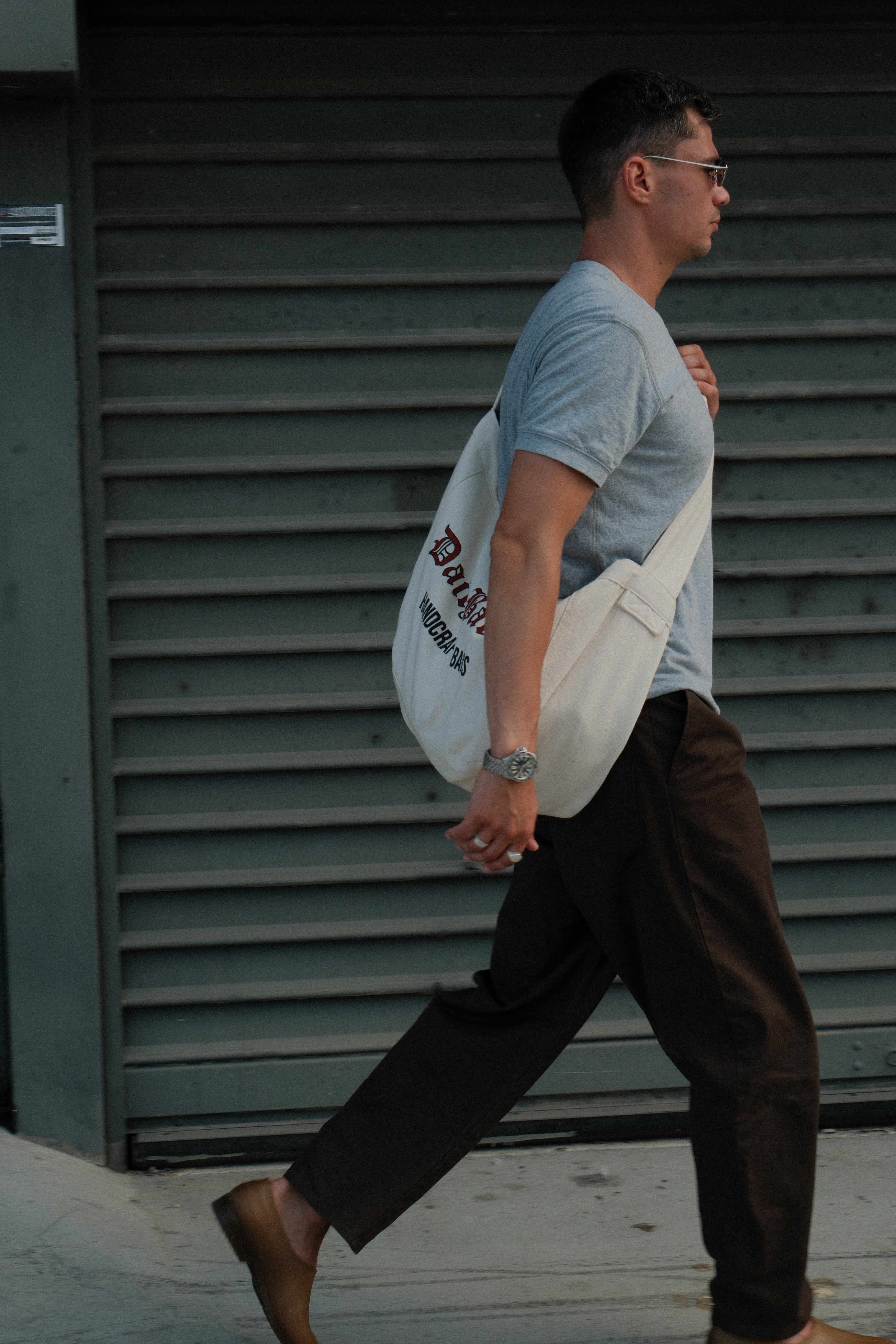 BA04 - The Newspaper Bag Rouge